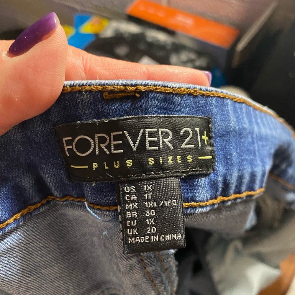 Forever 21 - Picture 2 of 4